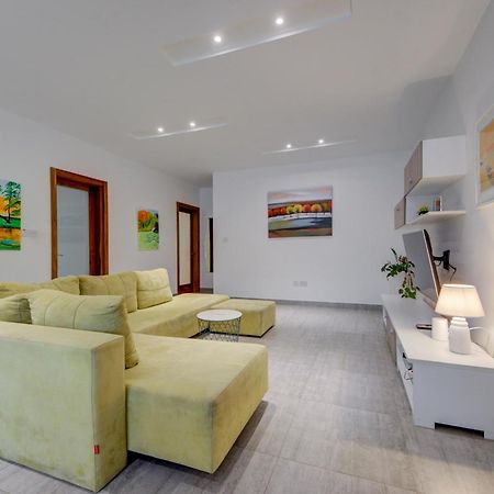 Top Floor Apt With Common Pool Close To All Amenities St. Paul's Bay Exteriér fotografie